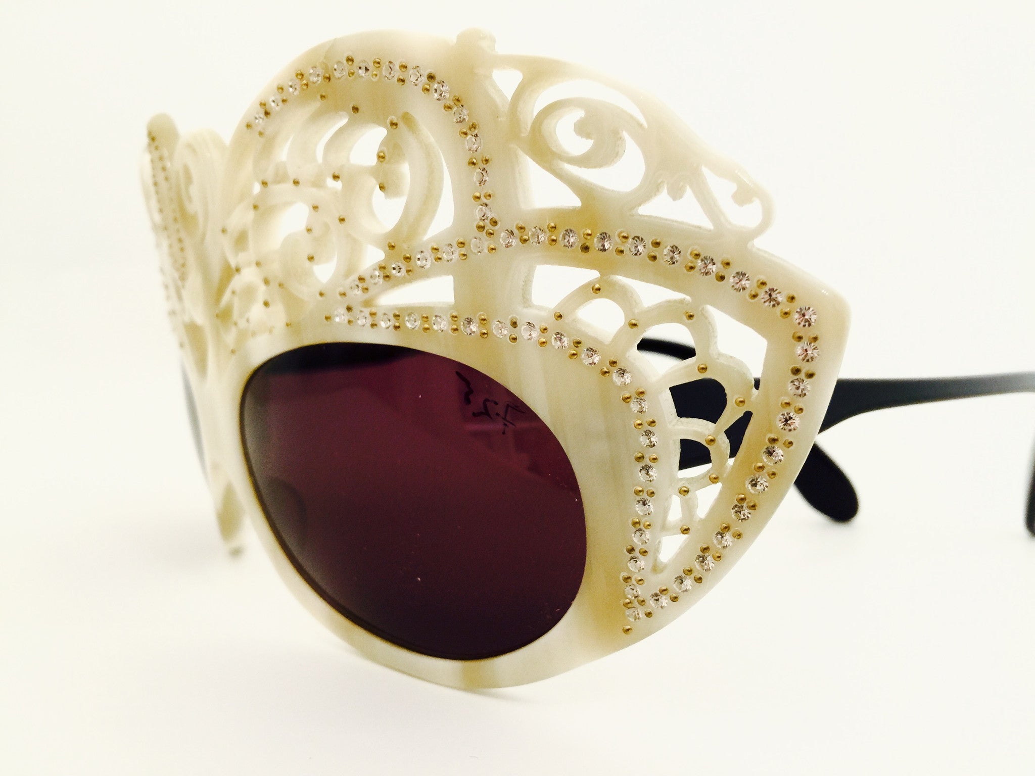 C&D | LE MASQUE, BONE