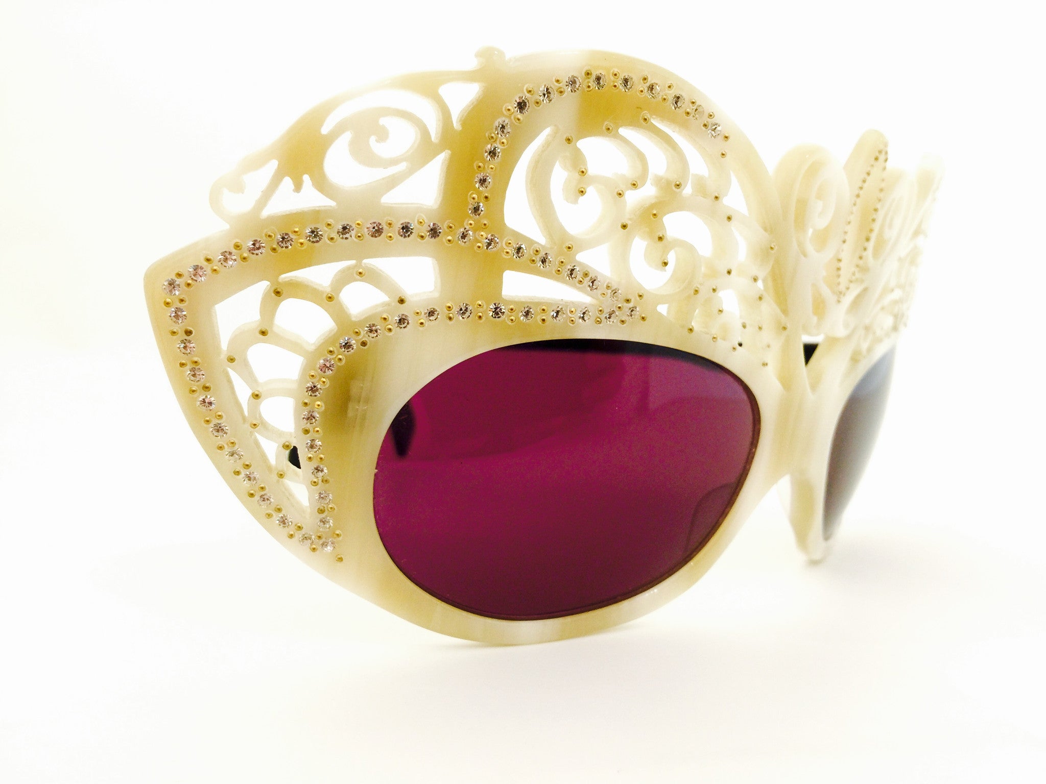 C&D | LE MASQUE, BONE